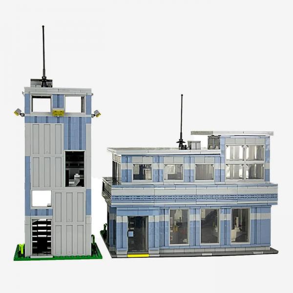 Moderne Feuerwehrstation mit Schlauchturm