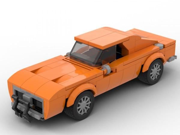 Kleines oranges US-Muscle-Car