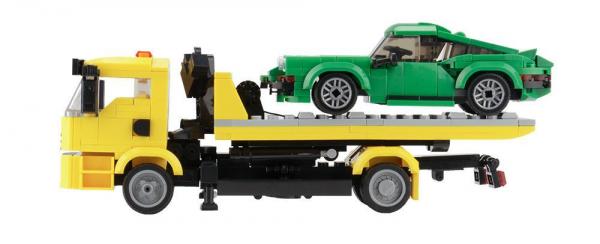 tow Truck with a green Sportcar