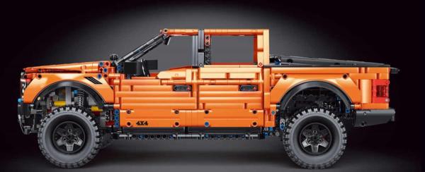 Geländewagen in orange