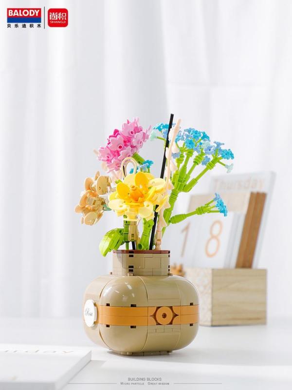 Cut flowers in vase (mini blocks)