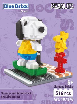  Snoopy and Woodstock skateboarding (diamond blocks)