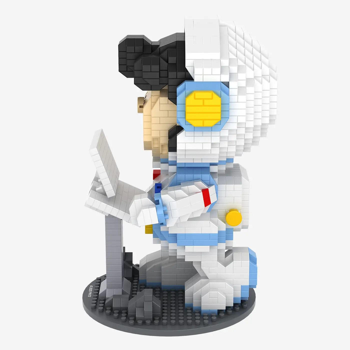 Astronaut Lucy (diamond blocks)